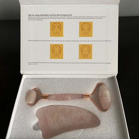 Deciniee Jade Roller-  brand new in box -  comes with travel pouch - Picture 3 of 4